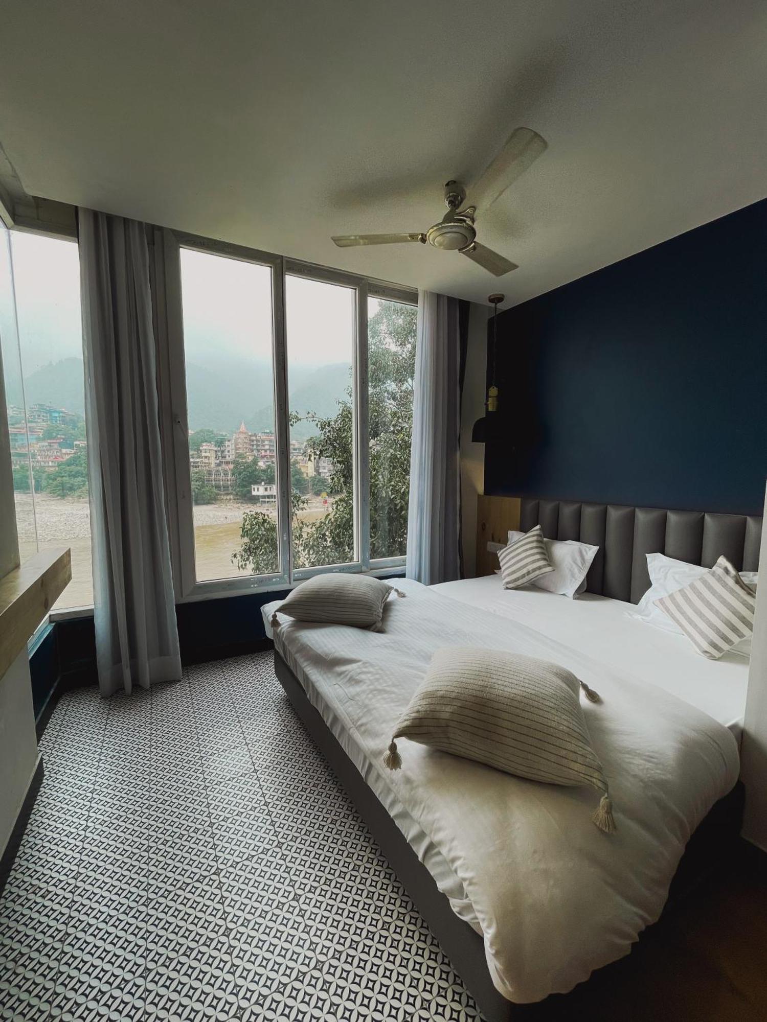 Joey'S By The Ganges Hostel Rishikesh Exterior photo