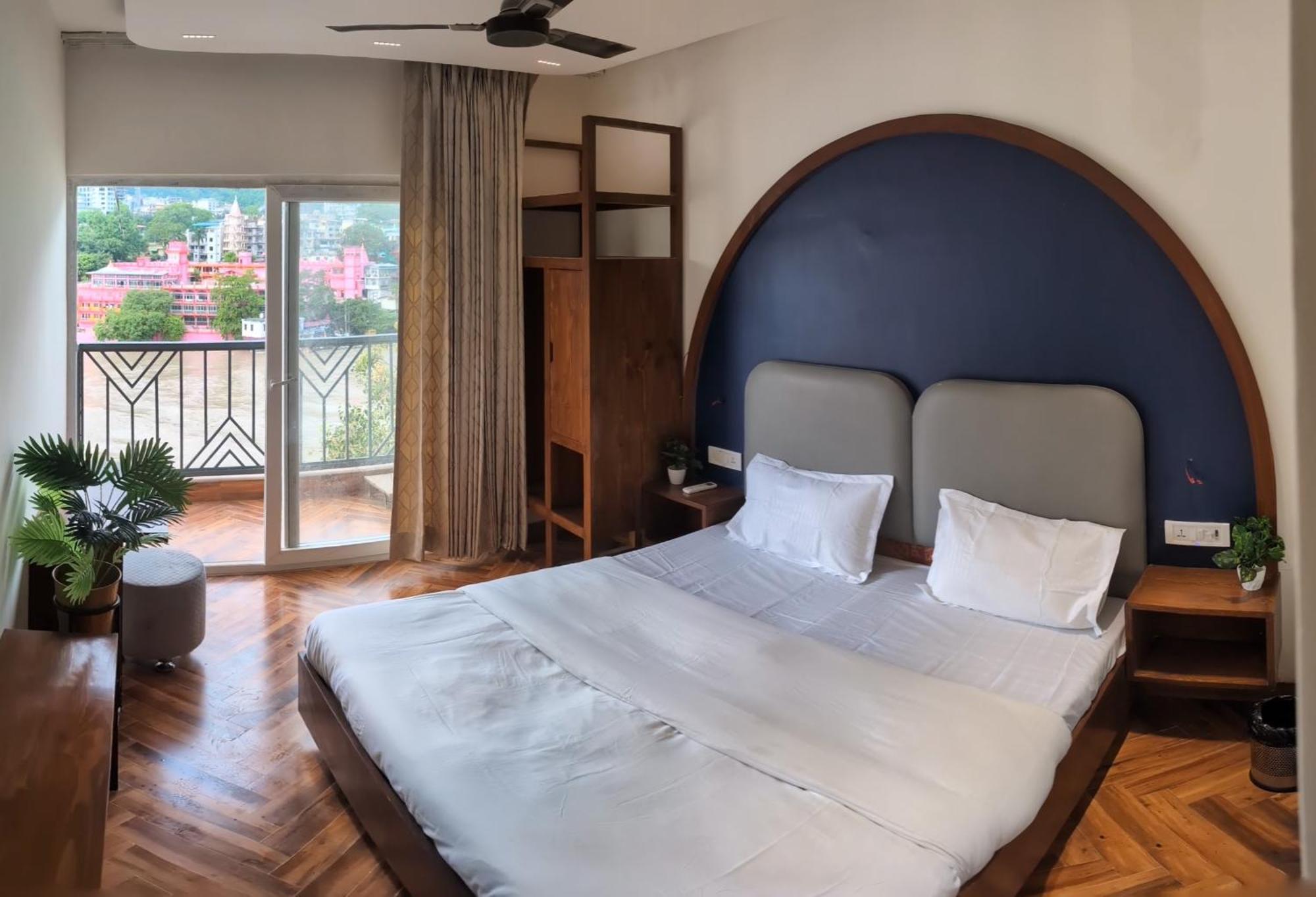 Joey'S By The Ganges Hostel Rishikesh Exterior photo