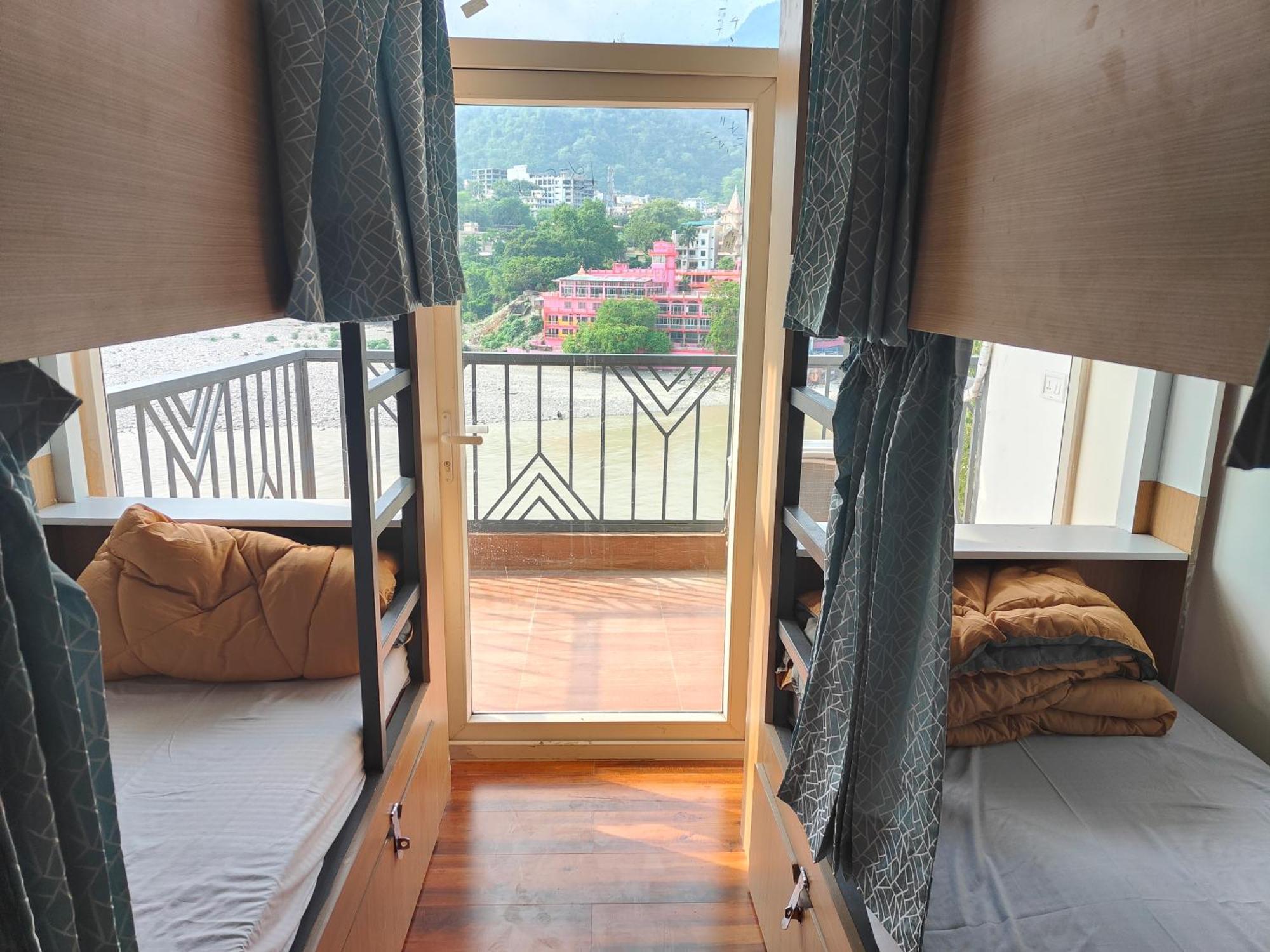 Joey'S By The Ganges Hostel Rishikesh Exterior photo