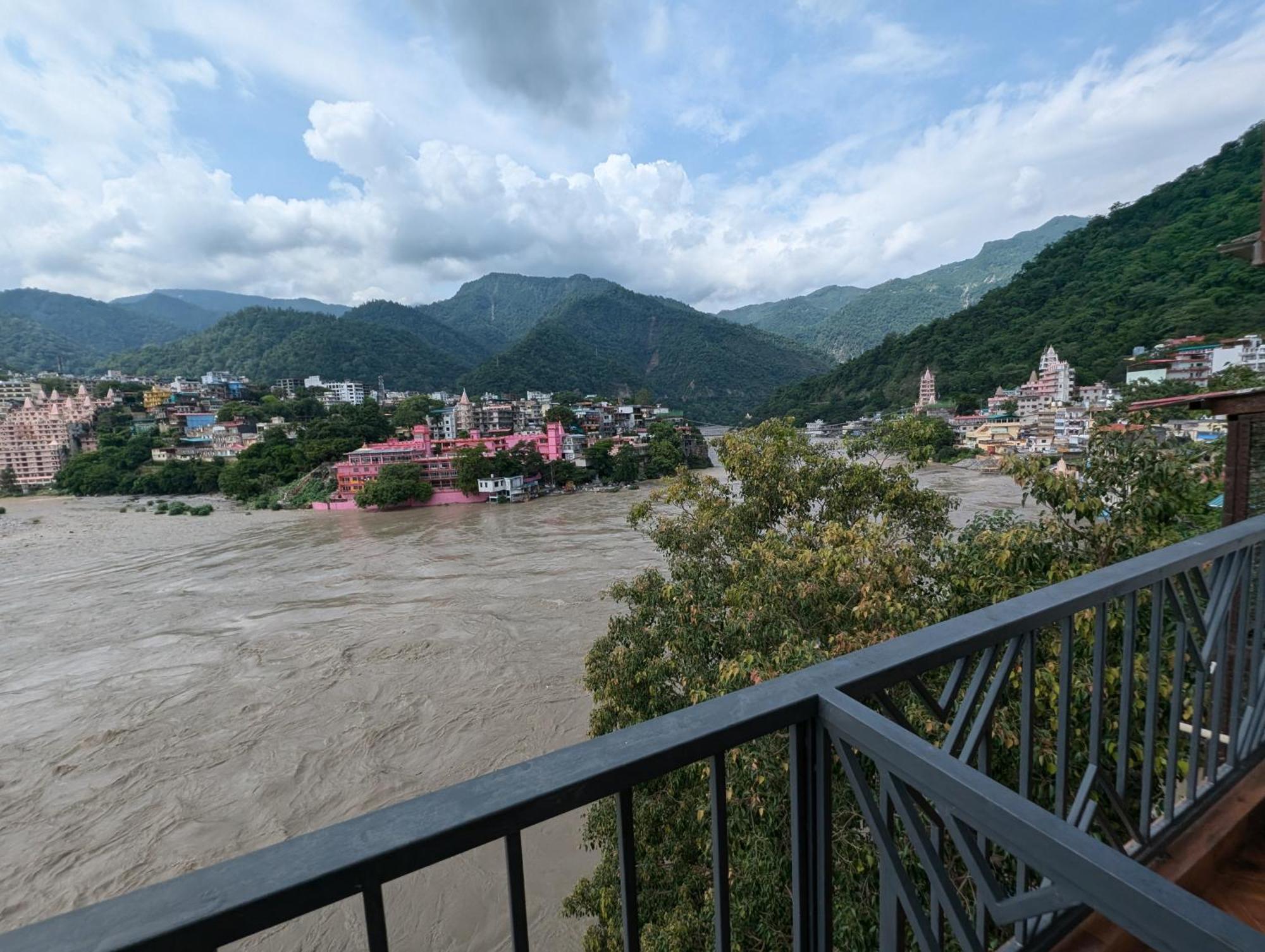 Joey'S By The Ganges Hostel Rishikesh Exterior photo