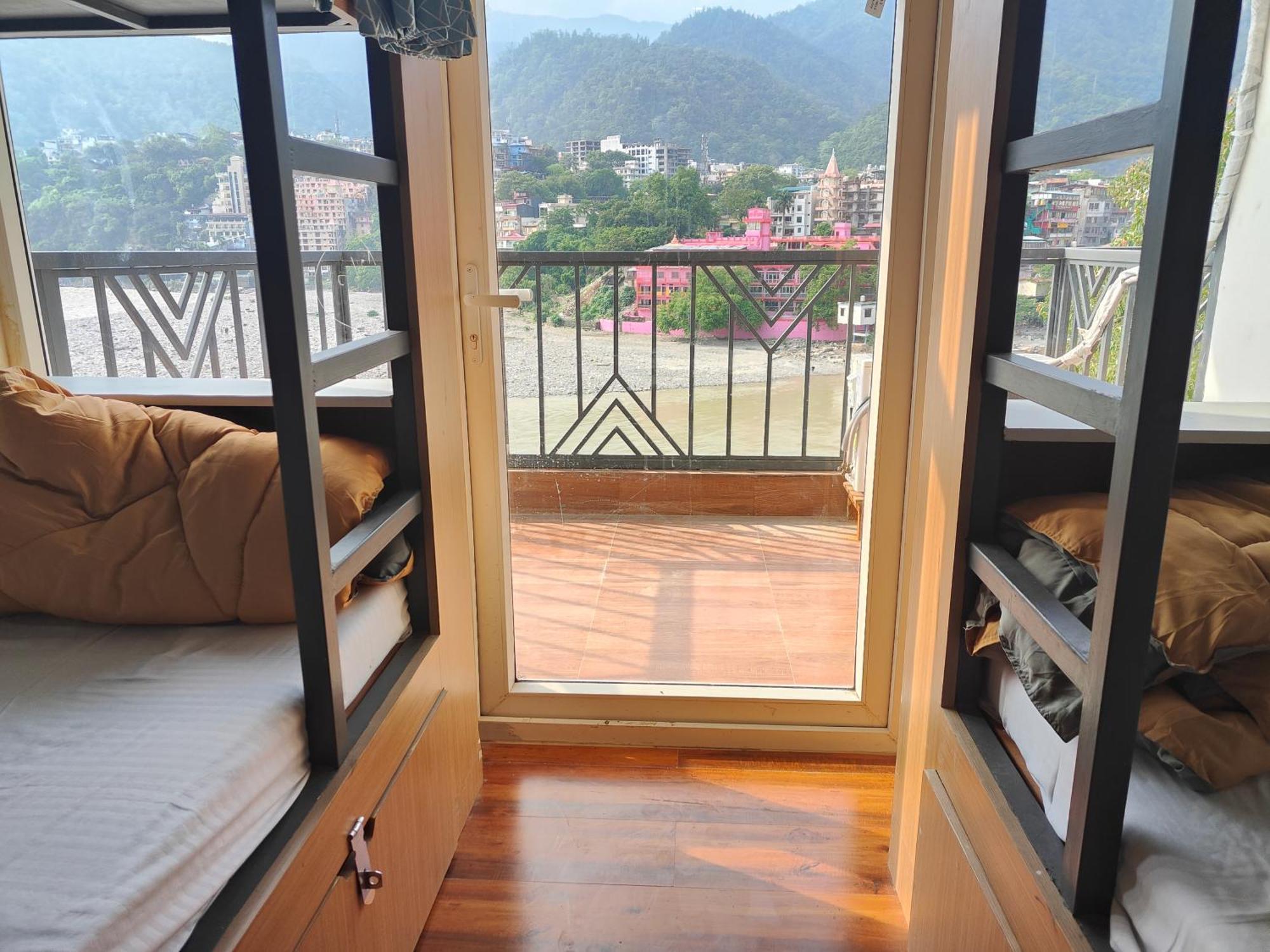 Joey'S By The Ganges Hostel Rishikesh Exterior photo