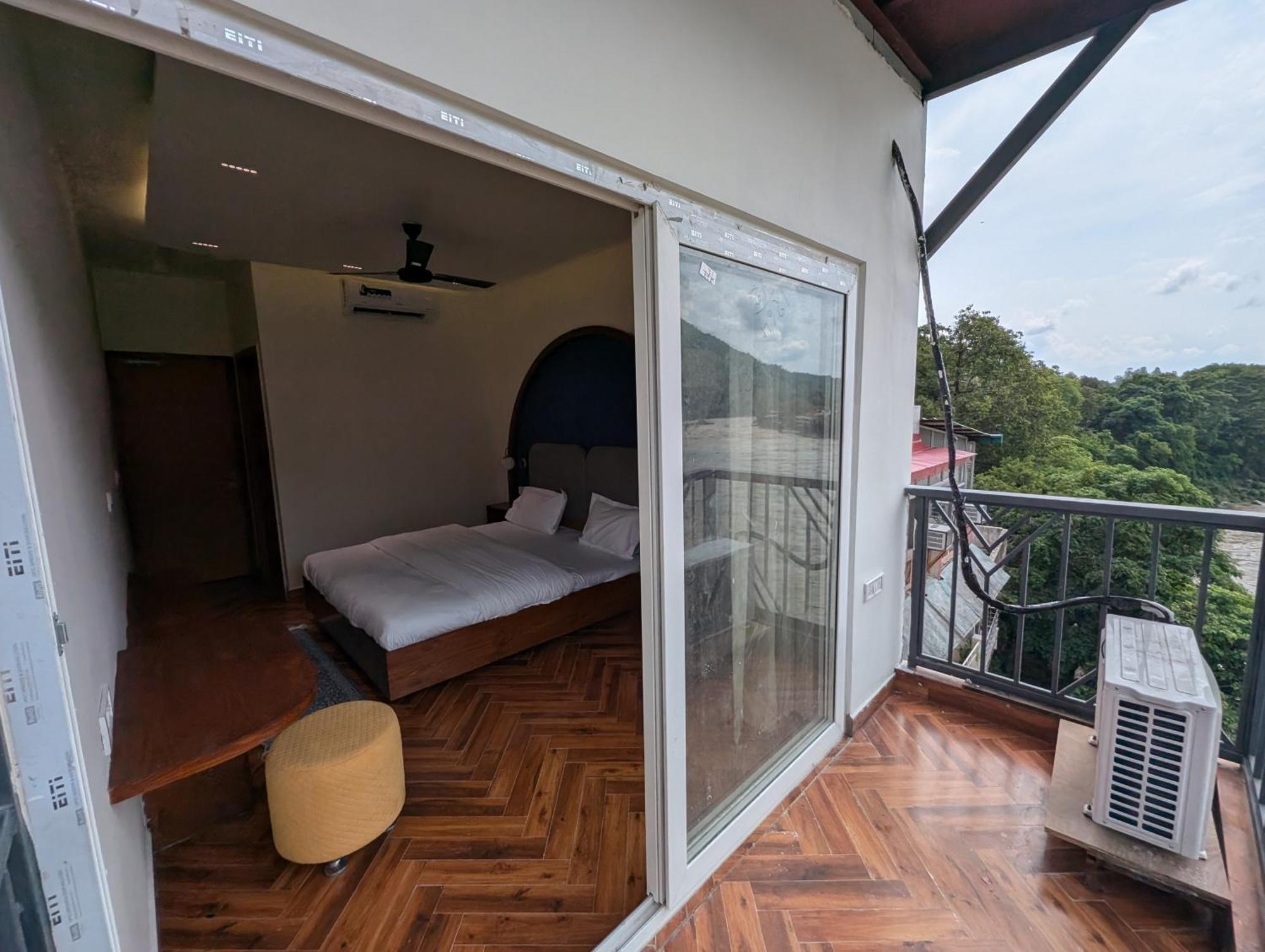 Joey'S By The Ganges Hostel Rishikesh Exterior photo