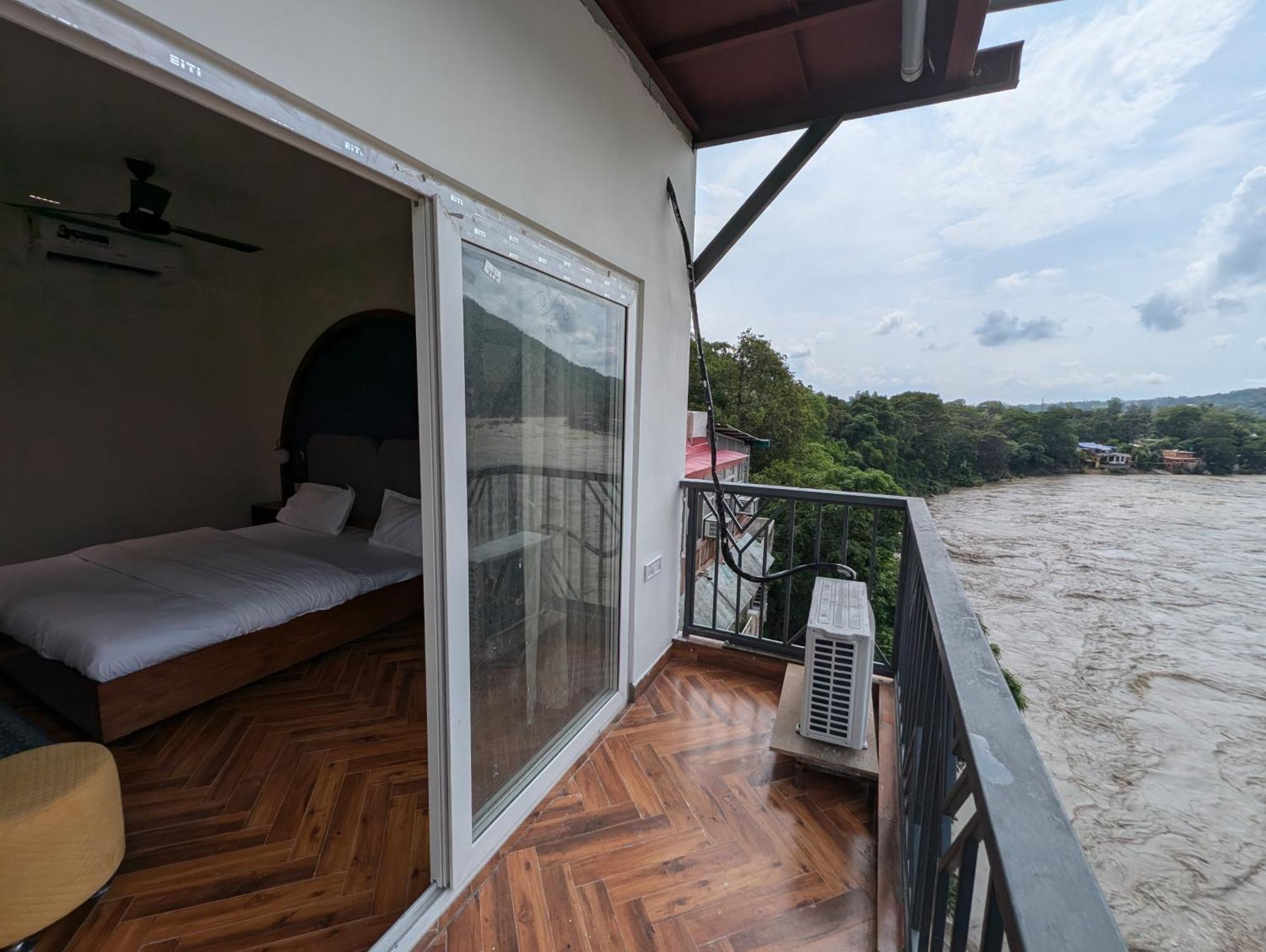 Joey'S By The Ganges Hostel Rishikesh Exterior photo