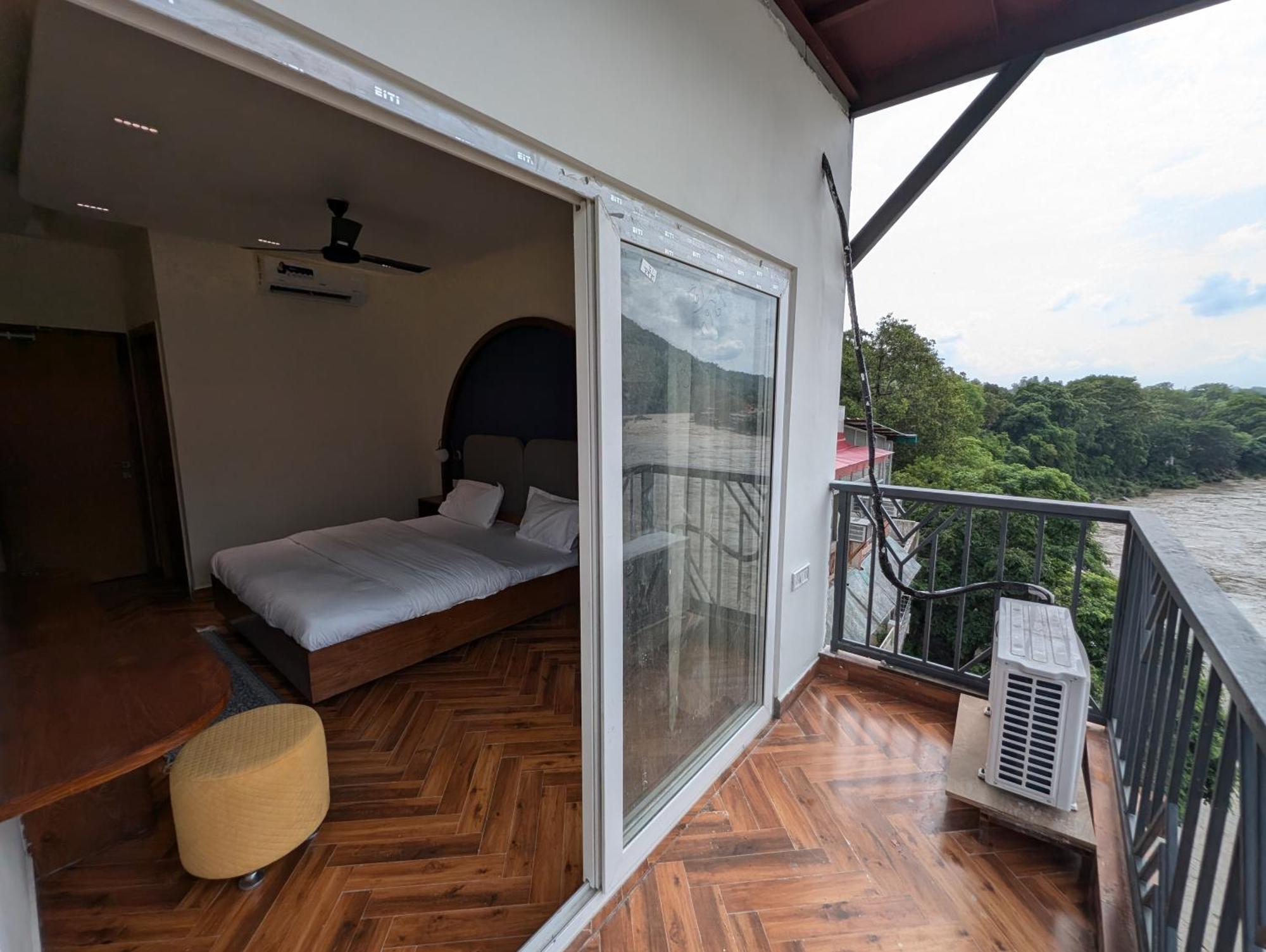 Joey'S By The Ganges Hostel Rishikesh Exterior photo