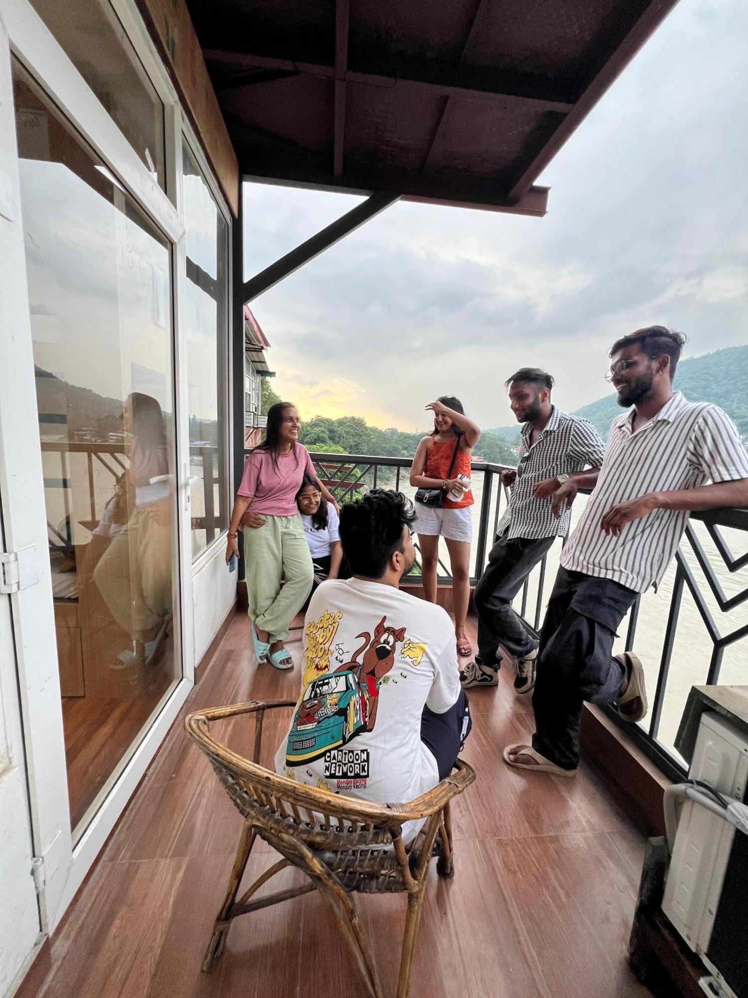 Joey'S By The Ganges Hostel Rishikesh Exterior photo