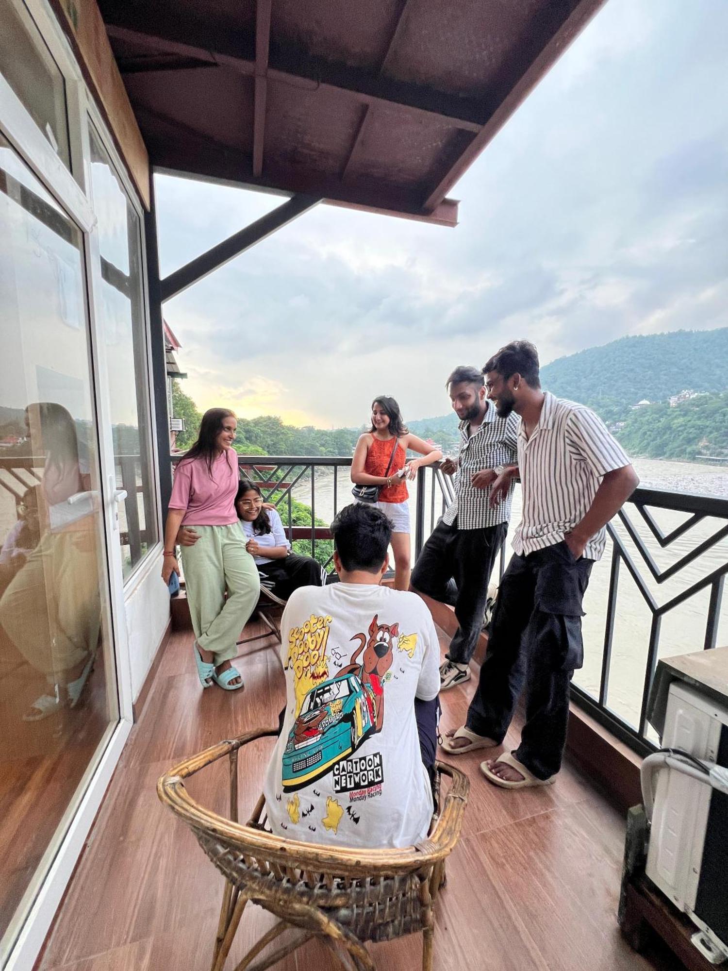 Joey'S By The Ganges Hostel Rishikesh Exterior photo